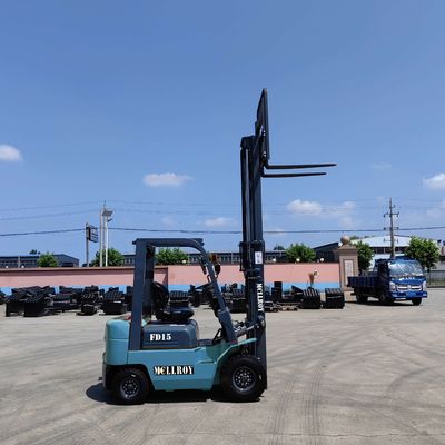 32KW Engine Counterweight Forklift FD15 Air / Solid Tire Type